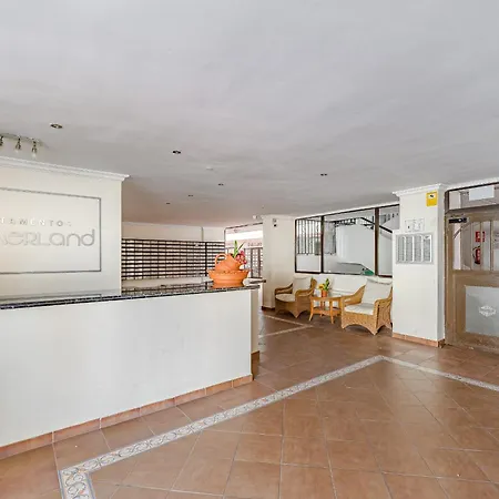 아파트 Hermitage Homes Sml