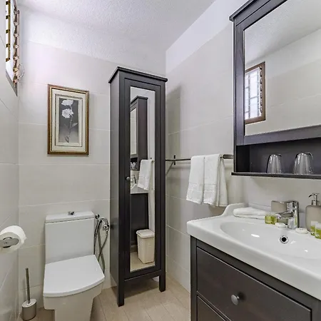 아파트 Hermitage Homes Sml